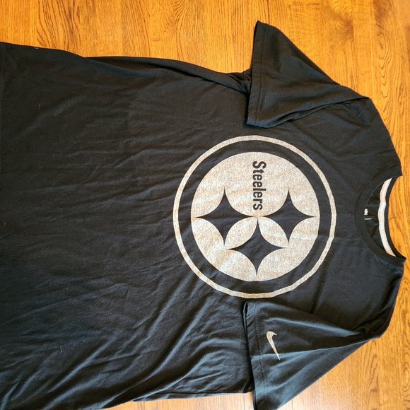 Playera de la NFL para hombre Pittsburgh Steelers Essential Overlap Lockup Playera de la NFL para hombre Pittsburgh Steelers Essential Overlap Lockup